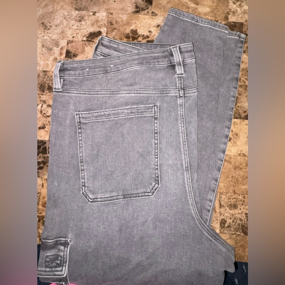 AMERICAN EAGLE SUPER HI-RISE JEGGINGS 
SIZE 22 GRAY